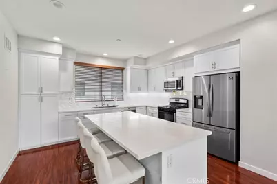 13225 Victory Blvd, Van Nuys, CA 91401 - Photo 12