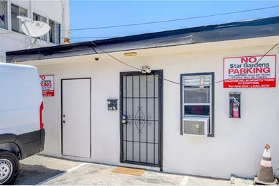6634 Lankershim Boulevard #1/2, North Hollywood, CA 91606 - Photo 2
