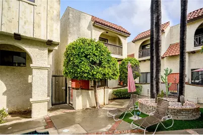 300 N Isabel Street #10, Glendale, CA 91206 - Photo 2