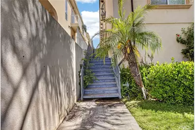 2307 Mira Vista #103, Montrose, CA 91020 - Photo 2