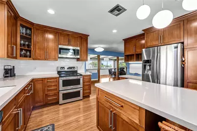 824 Stanford Road, Burbank, CA 91504 - Photo 16