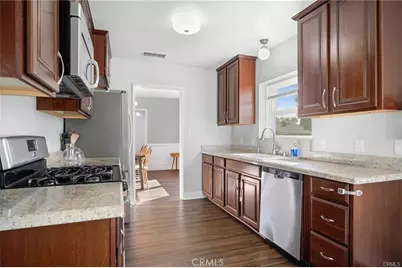 505 Cambridge Drive, Burbank, CA 91504 - Photo 8