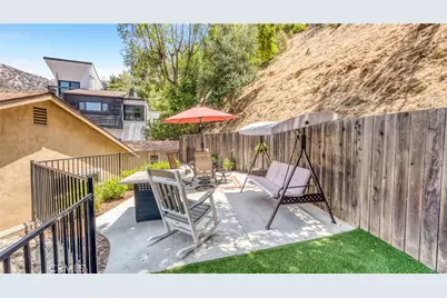 1232 E Elmwood Avenue, Burbank, CA 91501 - Photo 50