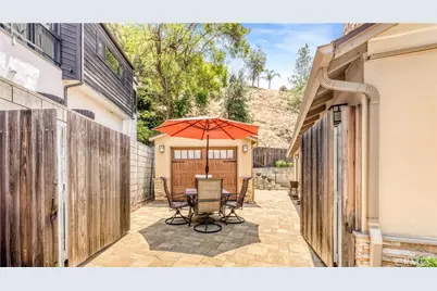 1232 E Elmwood Avenue, Burbank, CA 91501 - Photo 34