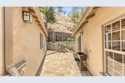 1232 E Elmwood Avenue, Burbank, CA 91501 - Photo 40