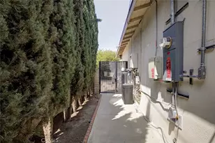 7792 Shadyspring, Burbank, CA 91504 - Photo 28