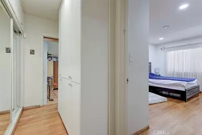 7792 Shadyspring, Burbank, CA 91504 - Photo 14