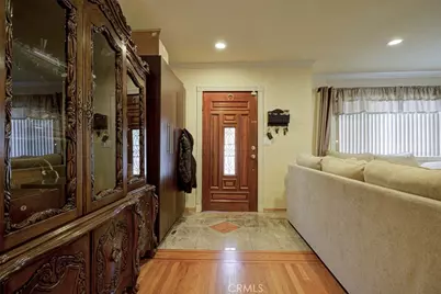7792 Shadyspring, Burbank, CA 91504 - Photo 2