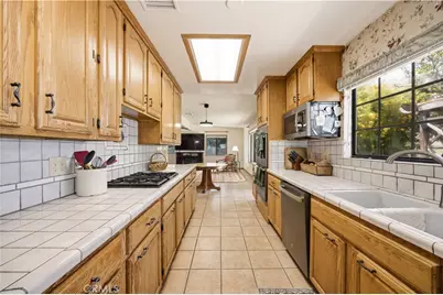 10170 Maude Ave, Sunland, CA 91040 - Photo 22