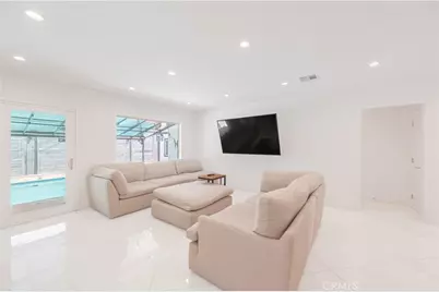 12521 Stagg Street, North Hollywood, CA 91605 - Photo 6