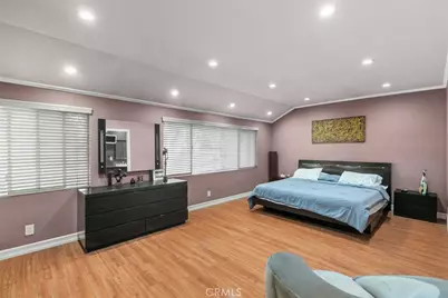 7764 Via Capri, Burbank, CA 91504 - Photo 36