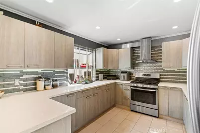 7764 Via Capri, Burbank, CA 91504 - Photo 18