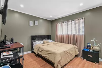 7764 Via Capri, Burbank, CA 91504 - Photo 32