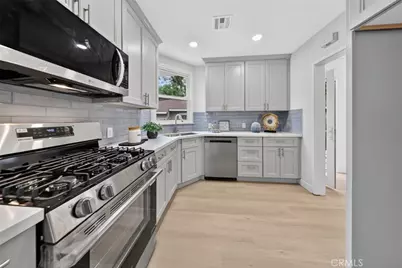 210 N Naomi Street, Burbank, CA 91505 - Photo 12