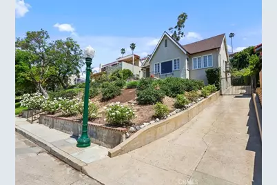945 Rosemount, Glendale, CA 91207 - Photo 2