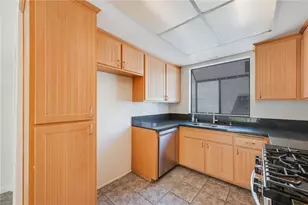 27610 Nugget Dr, Canyon Country, CA 91387 - Photo 16