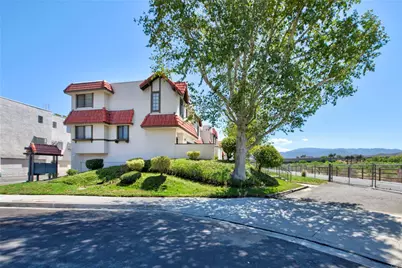 27610 Nugget Drive #1, Canyon Country, CA 91387 - Photo 4
