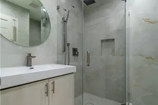 902 E Walnut Ave, Burbank, CA 91501 - Photo 14