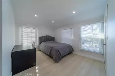 902 E Walnut Avenue, Burbank, CA 91501 - Photo 12