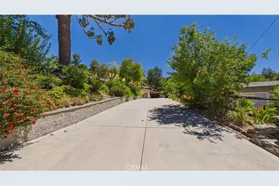 11246 Denivelle Place, Tujunga, CA 91042 - Photo 2