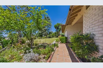 11246 Denivelle Place, Tujunga, CA 91042 - Photo 10