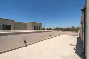 13107 W Lumina Way, Los Angeles, CA 91401 - Photo 36