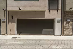 13107 W Lumina Way, Los Angeles, CA 91401 - Photo 2