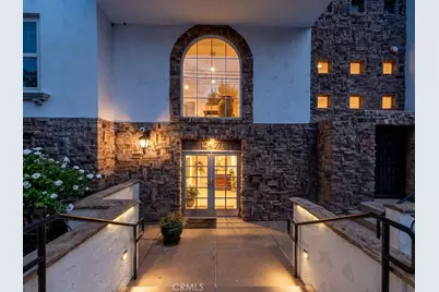 12407 Moorpark Street #104, Studio City, CA 91604 - Photo 2