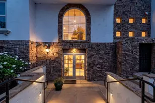 12407 Moorpark St, Studio City, CA 91604 - Photo 2