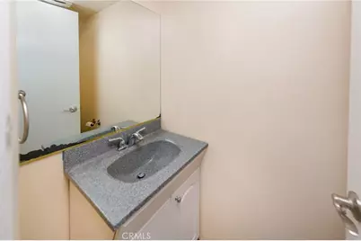 13819 Burbank Boulevard #7, Van Nuys, CA 91401 - Photo 16