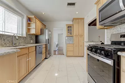 6331 Murietta Avenue, Van Nuys, CA 91401 - Photo 12