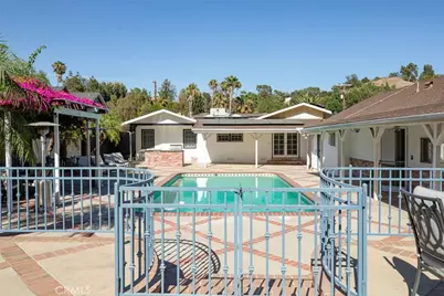 10431 Johanna Street, Shadow Hills, CA 91040 - Photo 32