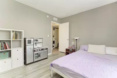 7759 Via Capri, Burbank, CA 91504 - Photo 38