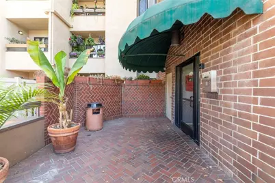 460 Oak Street #203, Glendale, CA 91204 - Photo 2
