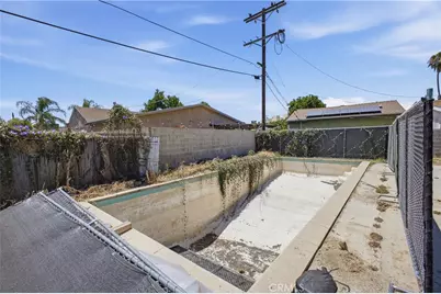 6729 Babcock Avenue, North Hollywood, CA 91606 - Photo 2