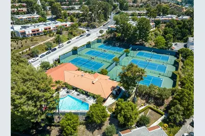9564 Via Bernardo, Burbank, CA 91504 - Photo 2