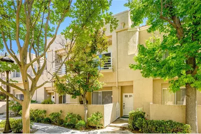 25703 Holiday Circle #C, Stevenson Ranch, CA 91381 - Photo 2