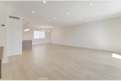 9512 Via Venezia, Burbank, CA 91504 - Photo 10