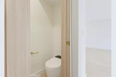 9512 Via Venezia, Burbank, CA 91504 - Photo 24