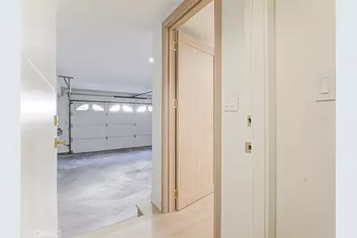 9512 Via Venezia, Burbank, CA 91504 - Photo 50