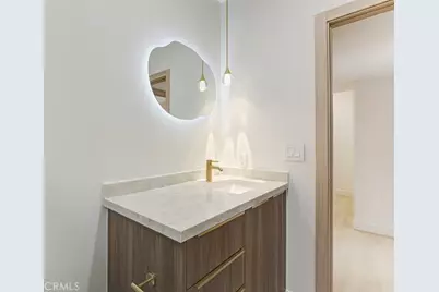 9512 Via Venezia, Burbank, CA 91504 - Photo 32