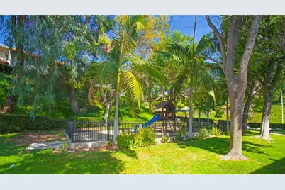 9512 Via Venezia, Burbank, CA 91504 - Photo 68