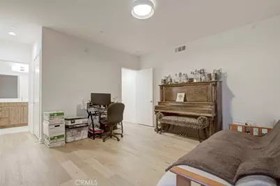 1049 N Joels Place, Los Angeles, CA 90012 - Photo 8