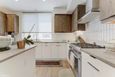 1049 N Joels Place, Los Angeles, CA 90012 - Photo 16