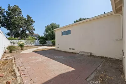 13739 Wyandotte, Los Angeles, CA 91405 - Photo 30