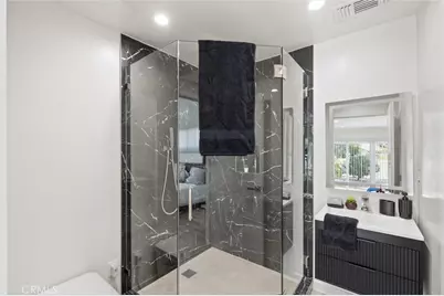 13739 Wyandotte, Los Angeles, CA 91405 - Photo 26