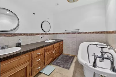 19457 Merridy Street, Northridge, CA 91324 - Photo 32