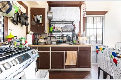 2006 12th, Los Angeles, CA 90006 - Photo 10