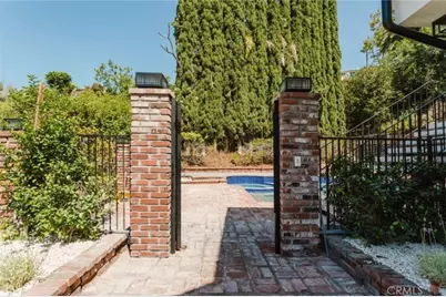 401 Brockmont Drive, Glendale, CA 91202 - Photo 2
