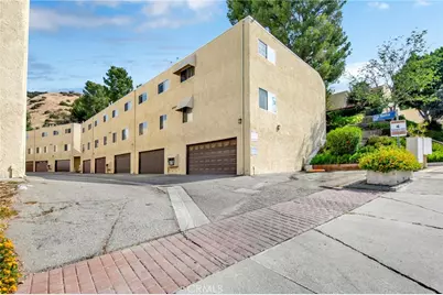 9745 Via Roma, Burbank, CA 91504 - Photo 18